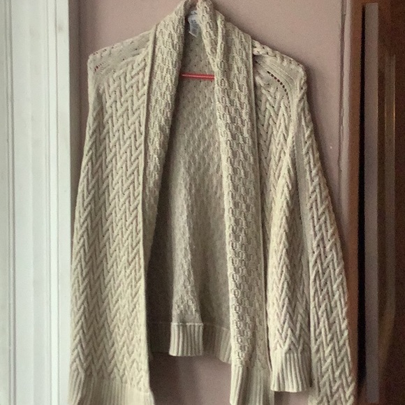 Shawl like sweater - Picture 2 of 5